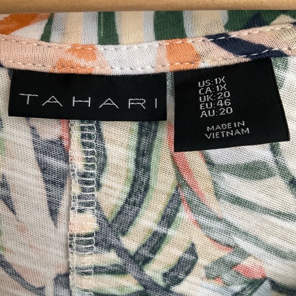Tahari 1X V-Neck Tee with Tropical Leaf Print in Multicolor - Picture 6 of 9